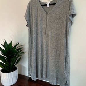 Nursing Top with Center Zipper